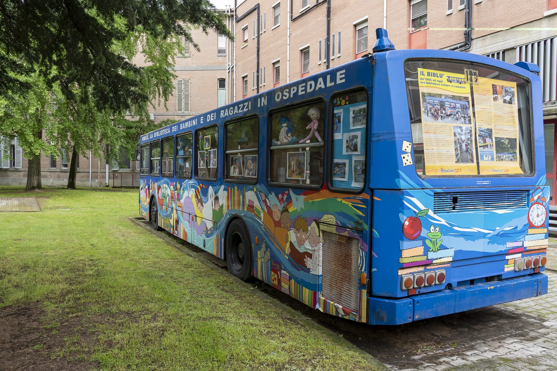 Rimosso l’autobus BiBlù, la biblioteca su ruote amica dei bambini della pediatria Rimosso l’autobus BiBlù, la biblioteca su ruote amica dei bambini della pediatria