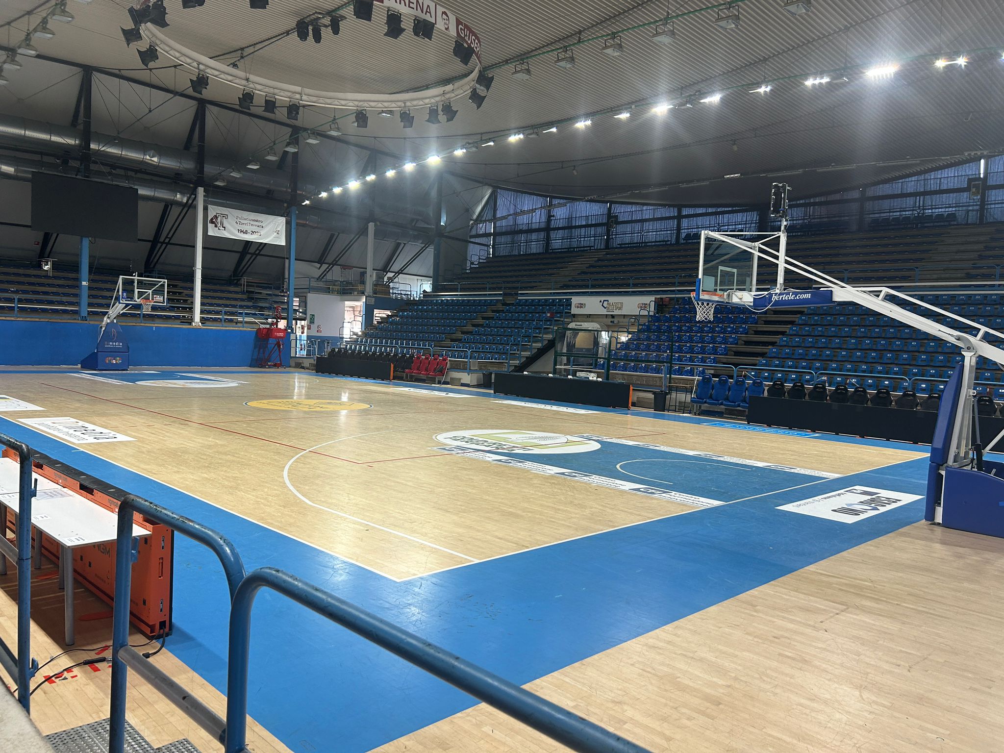 Esercitazione al Palazzetto dello Sport di Ferrara Esercitazione al Palazzetto dello Sport di Ferrara