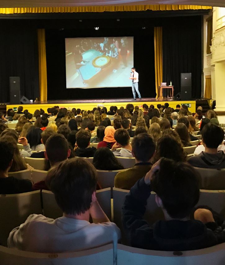 Giornate di contrasto al gioco d’azzardo patologico, banchetti informativi nelle Case di Comunità e conferenze-spettacolo per le scuole Giornate di contrasto al gioco d’azzardo patologico, banchetti informativi nelle Case di Comunità e conferenze-spettacolo per le scuole